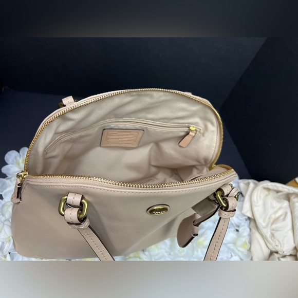 COACH Peyton tan, medium size - Picture 5 of 9